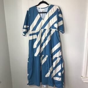 Tallulah and Hope 6 blue white short sleeve v neck tiered dress boxy boho